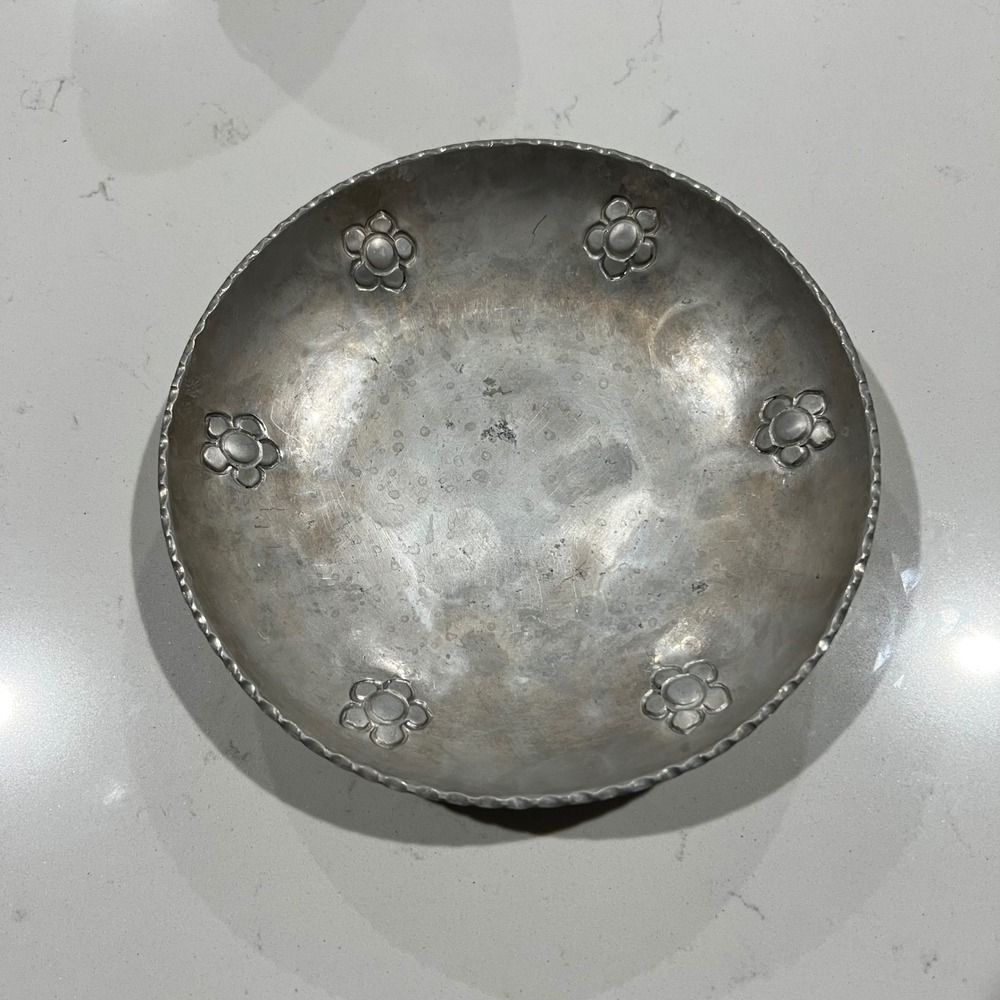 VTG Buenilum Hand Wrought Aluminum Floral Daisy Trinket Dish Round Bowl 6-3/8"